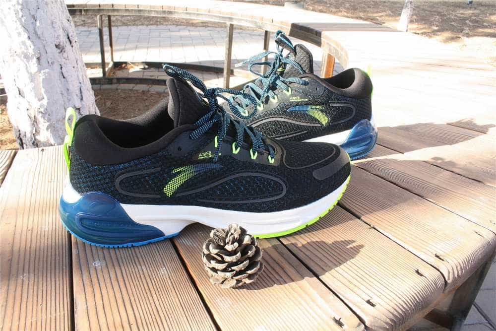 1.8亿跑友送上的开年礼:安踏X咕咚联名跑鞋评测