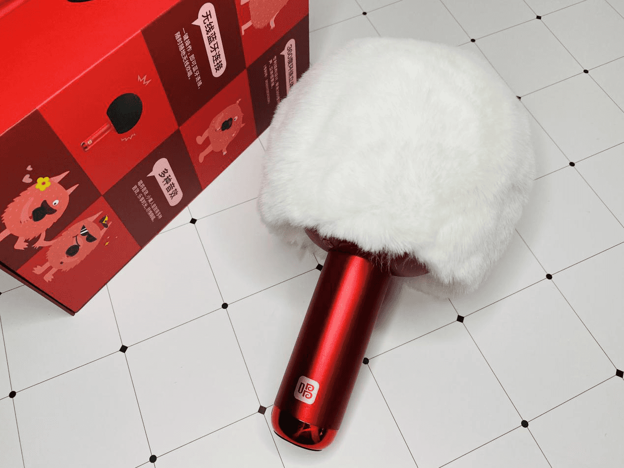 嗨唱新年的秘密藏不住了 尽在唱吧小巨蛋麦克风