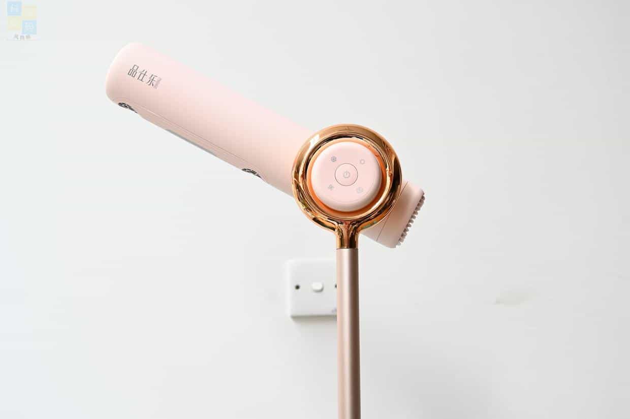 更新颖的干发体验,解放双手同时护发更好,品仕乐立式吹风机上手