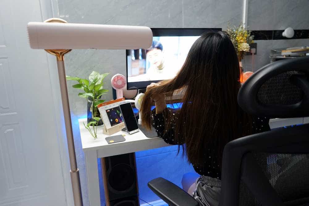 站着还是坐着吹头发呢?品仕乐立式吹风机带来颠覆模式!