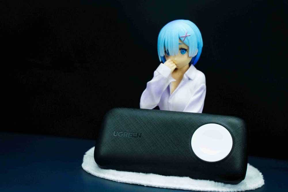 拒绝传统充电宝。一款果粉福利,能够兼容苹果手表的充电宝