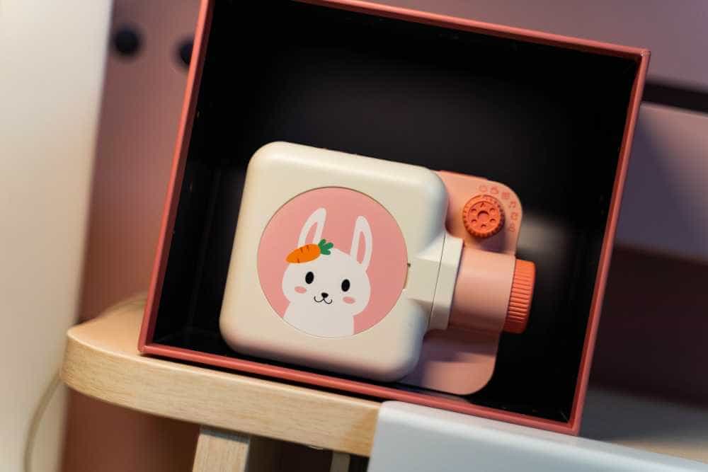 为带娃焦头烂额?不会启蒙教育?了解一下趣学伴绘本故事放映机