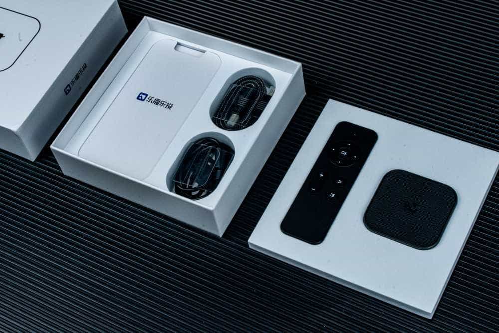 不是每个设备都能轻松投屏。自从有这个，每次外出办公我都带着它