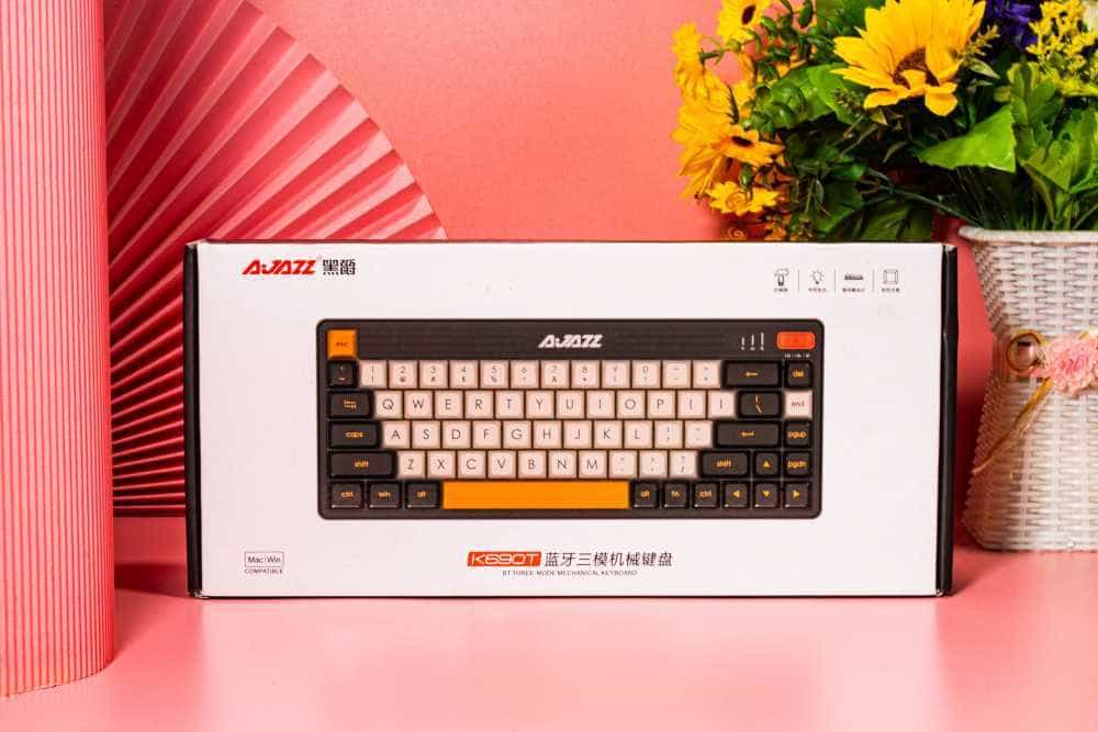 V复古，大球帽，还有RGB。黑爵K690T无线三模机械键盘上手体验