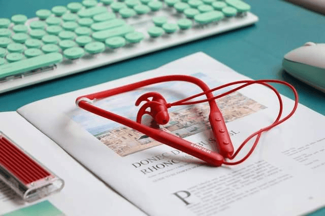 运动耳机入耳式好还是耳挂式好、推荐运动时佩戴舒服的蓝牙耳机