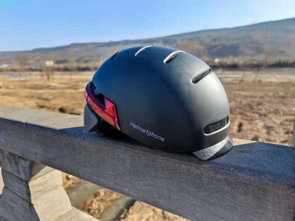 Helmetphone智能头盔:摔倒报警、SOS自动求救