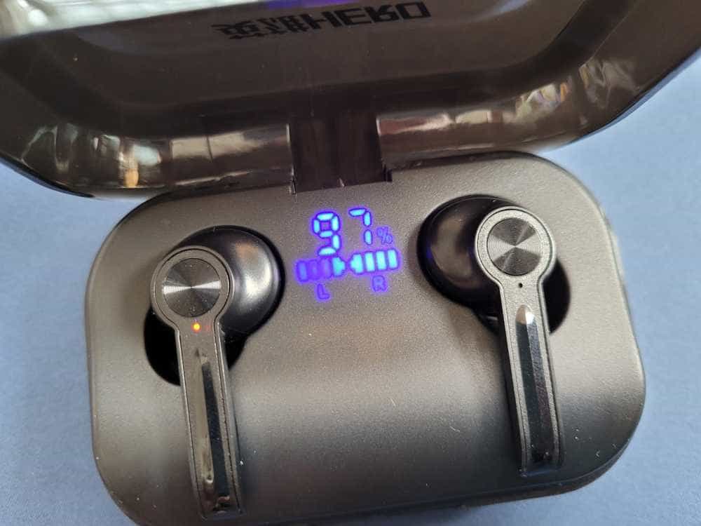 英雄G1电竞蓝牙耳机:充电仓可以当应急充电宝