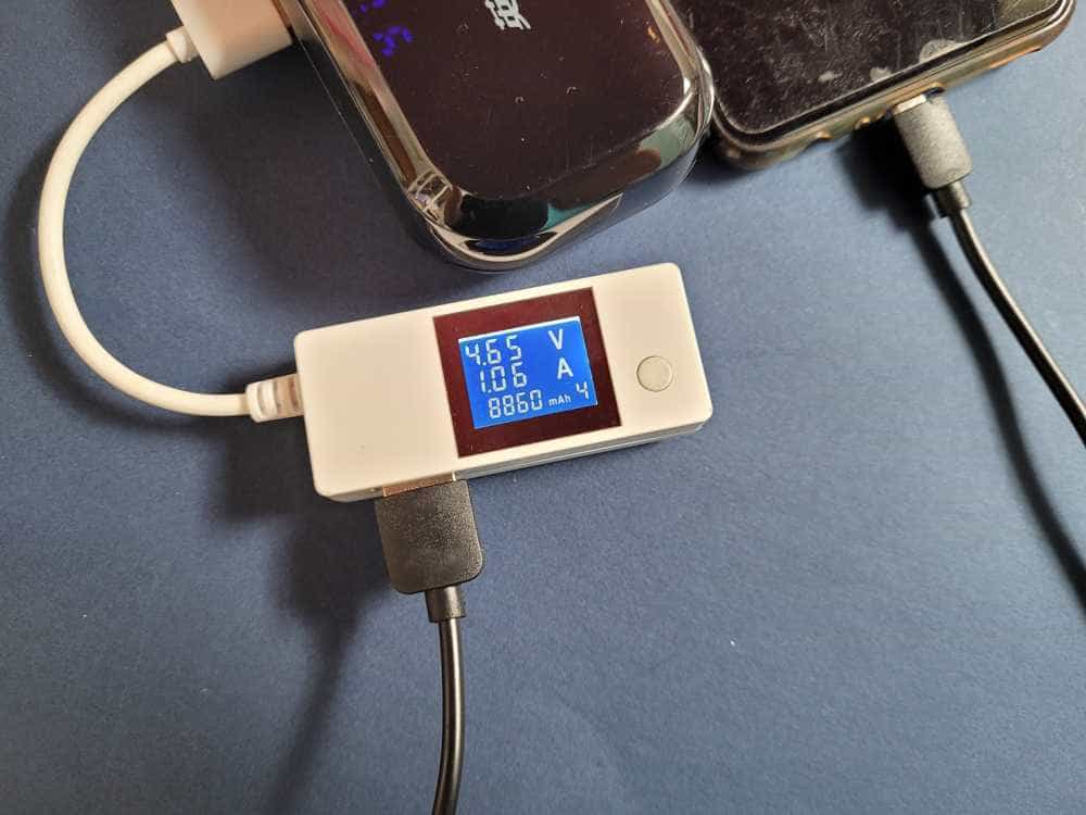 英雄G1电竞蓝牙耳机:充电仓可以当应急充电宝