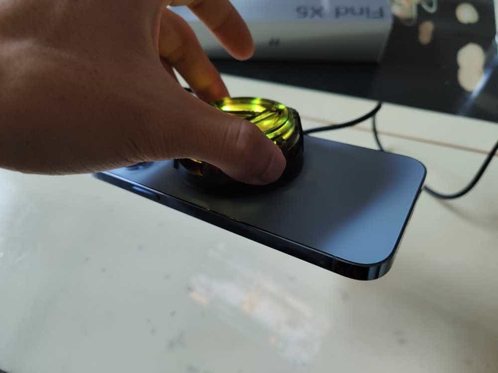 百元就能解决手机发烫的烦恼,红魔磁吸散热器!