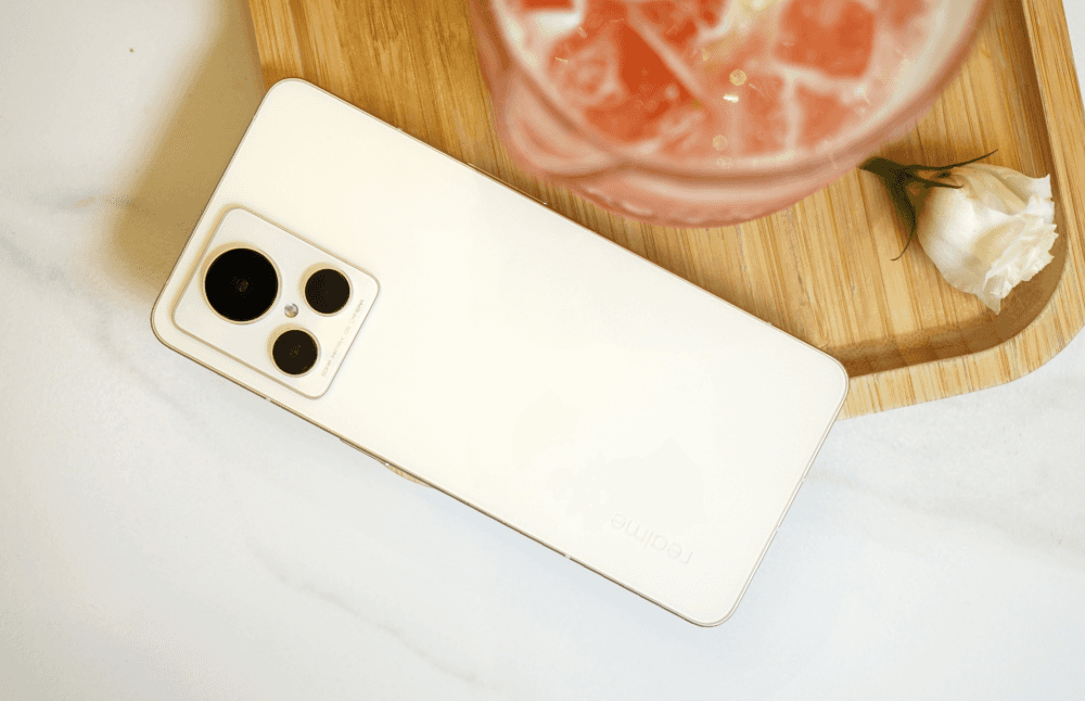 白若飞雪,颜值巅峰——真我GT2大师探索版上手体验