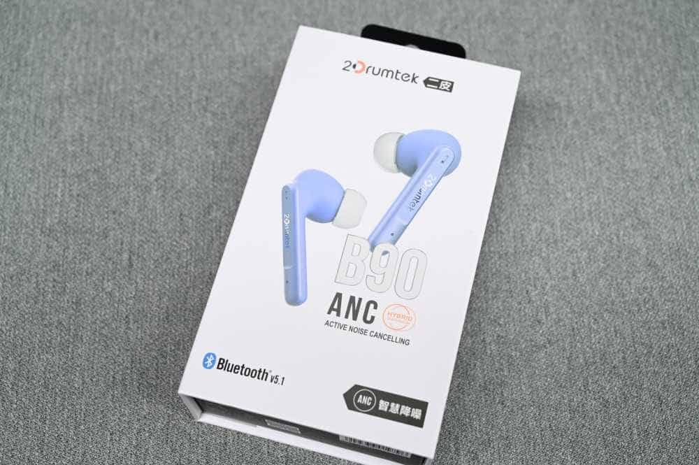 双料振膜为音质加分,设计也很漂亮,双飞燕二皮B90主动降噪耳机上手