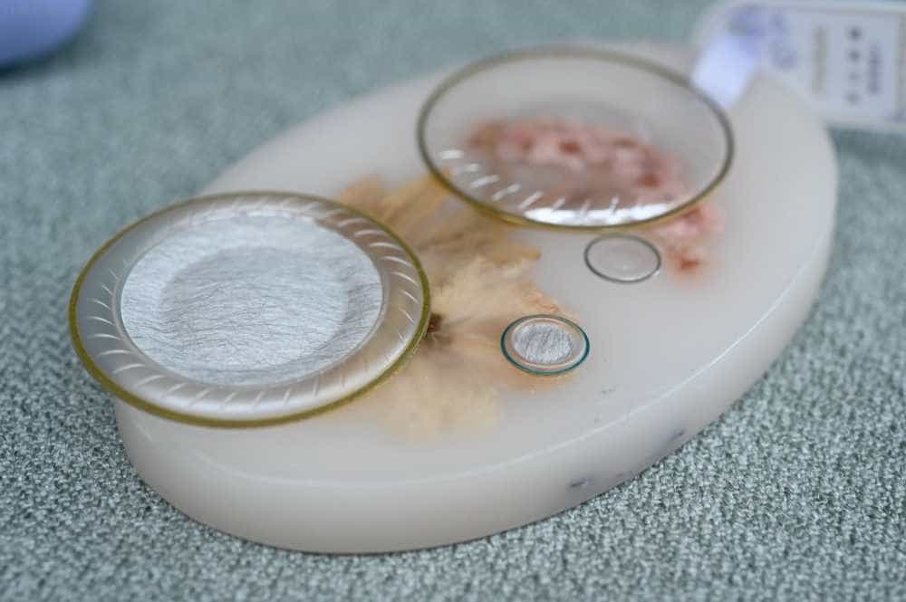 双料振膜为音质加分,设计也很漂亮,双飞燕二皮B90主动降噪耳机上手