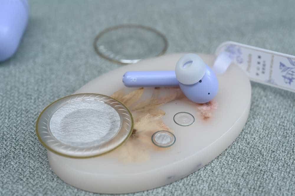 双料振膜为音质加分,设计也很漂亮,双飞燕二皮B90主动降噪耳机上手