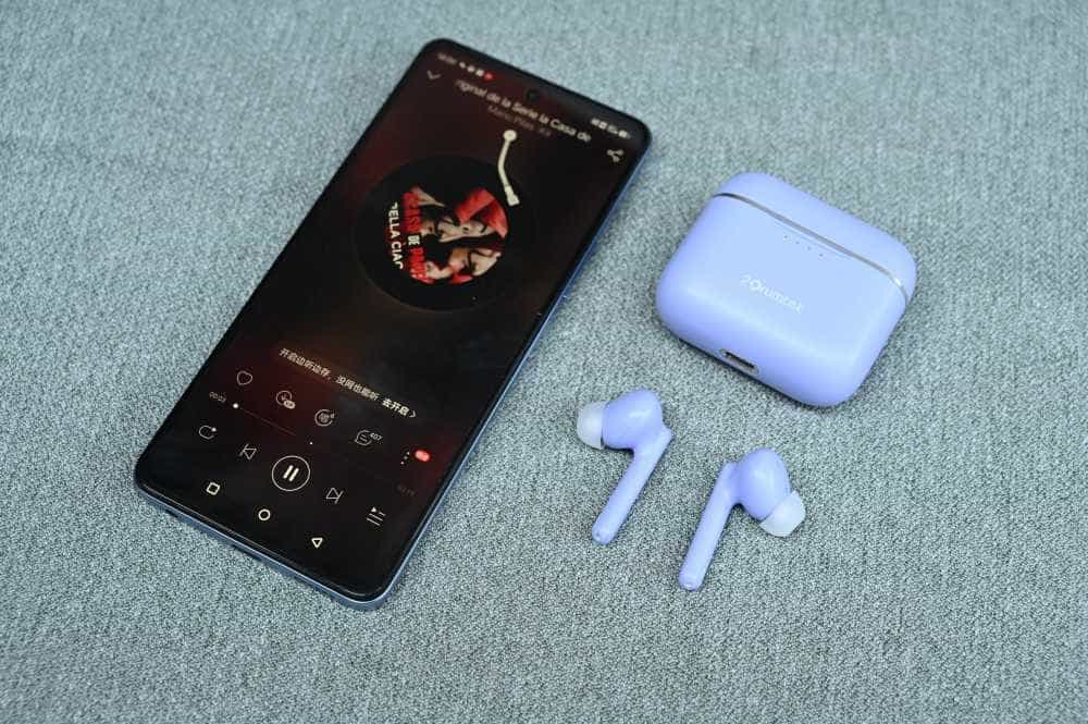 双料振膜为音质加分,设计也很漂亮,双飞燕二皮B90主动降噪耳机上手