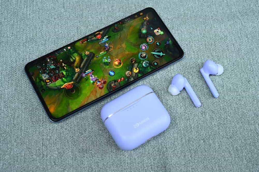 双料振膜为音质加分,设计也很漂亮,双飞燕二皮B90主动降噪耳机上手