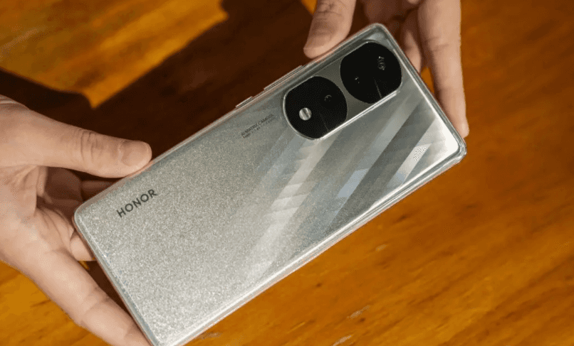 荣耀真的崛起了，不负众望成功接棒华为，成为国内第一大手机厂商