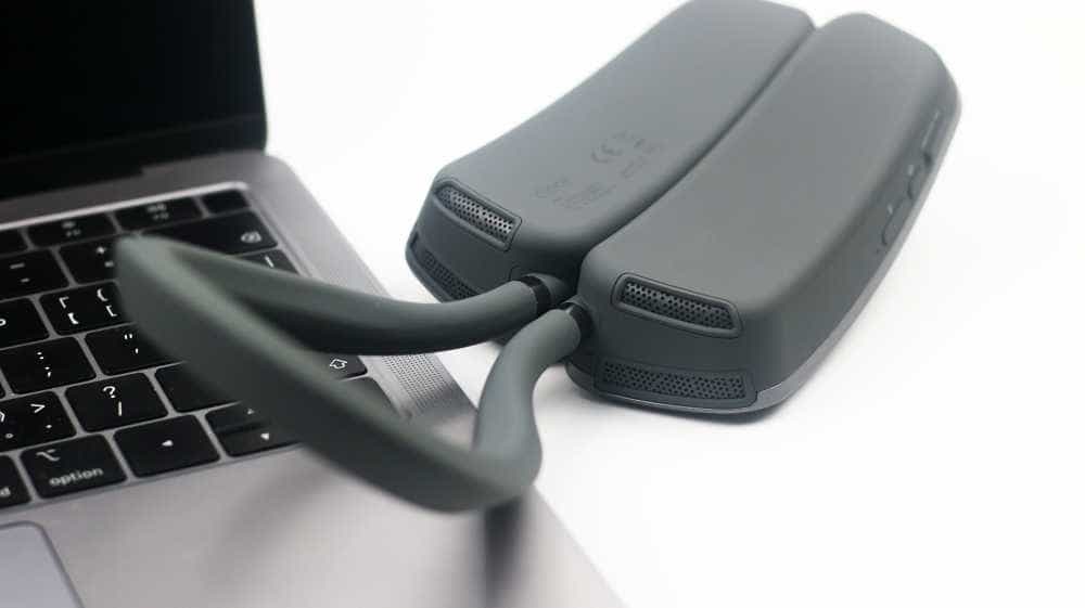 打开Cleer HALO无线颈戴音箱，就想得到有设计感还得体的它