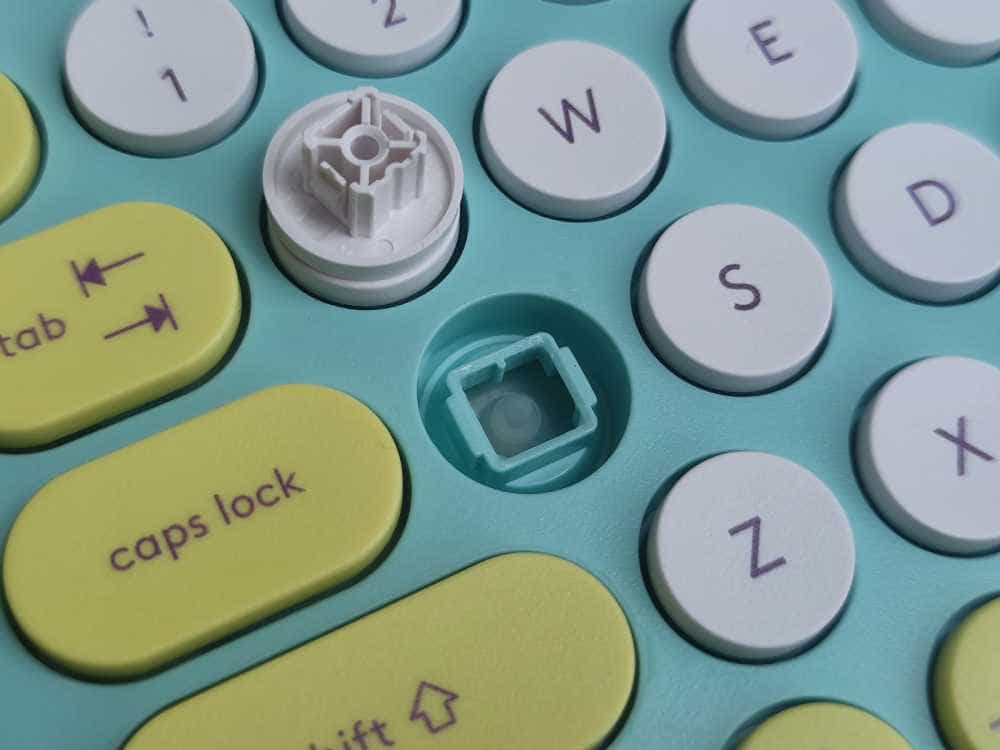 双飞燕新款FBK30键盘评测,静音降噪体验不错。