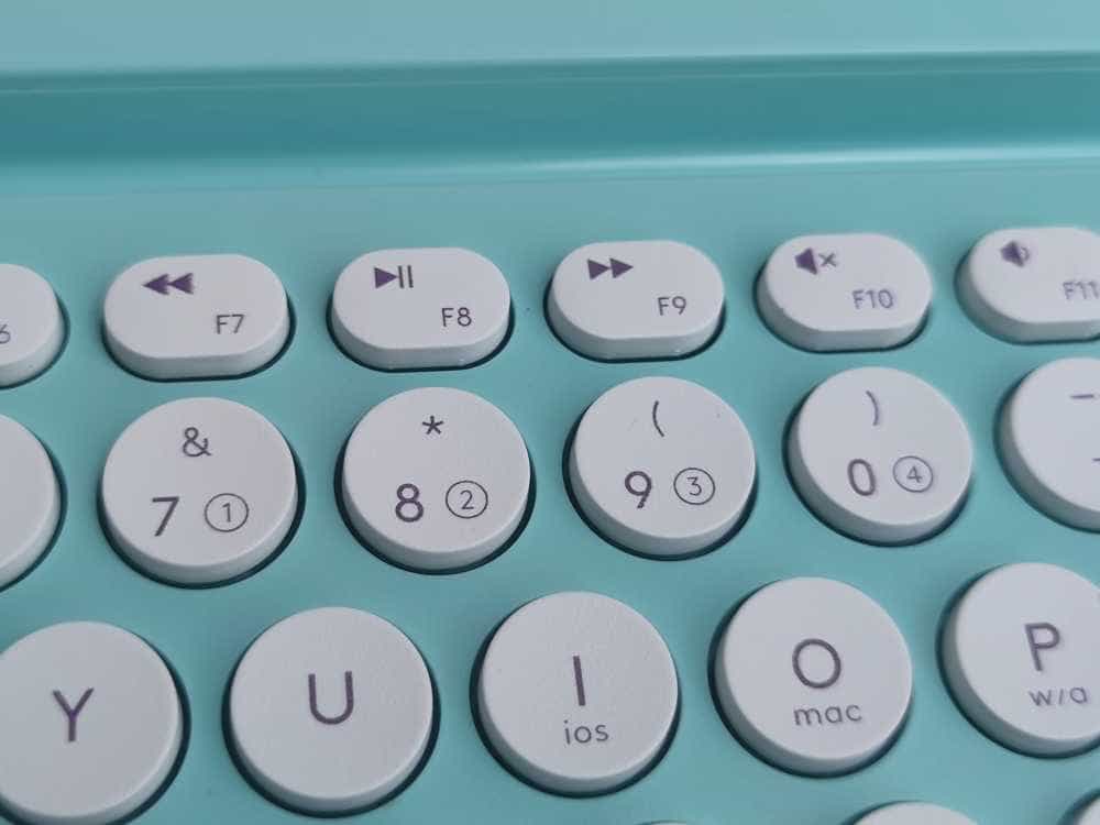 双飞燕新款FBK30键盘评测,静音降噪体验不错。