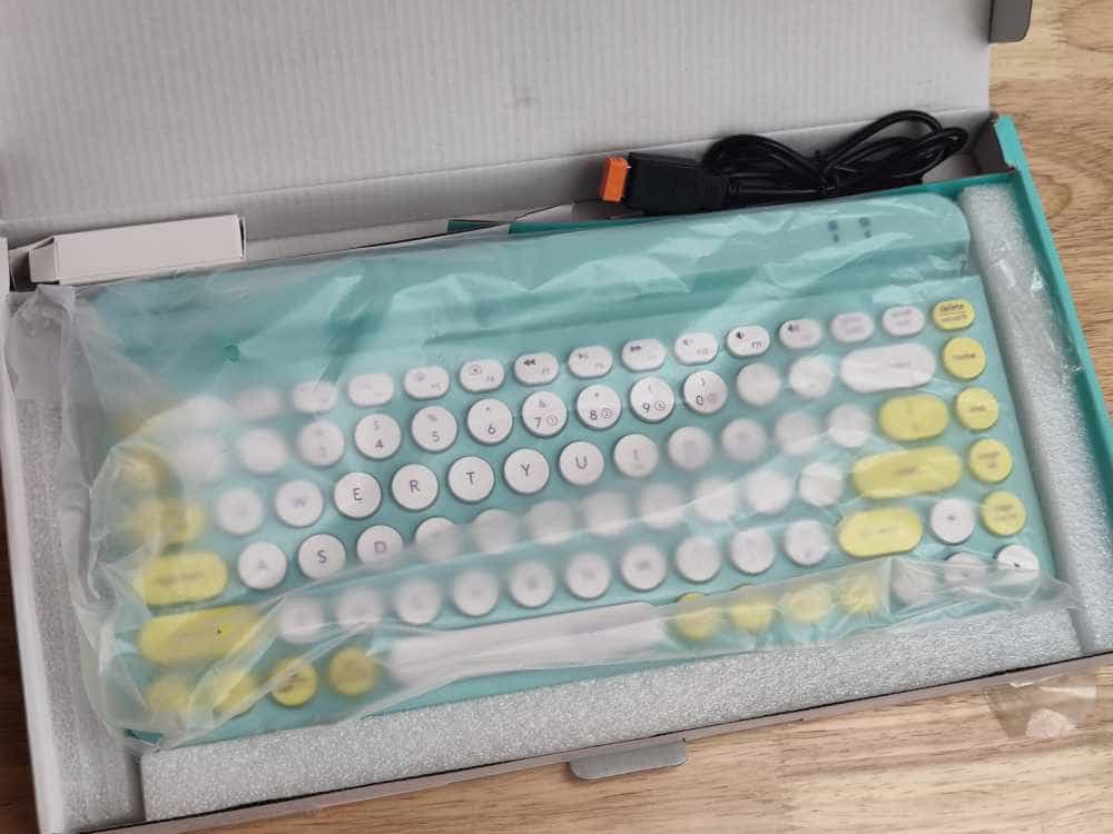 双飞燕新款FBK30键盘评测,静音降噪体验不错。