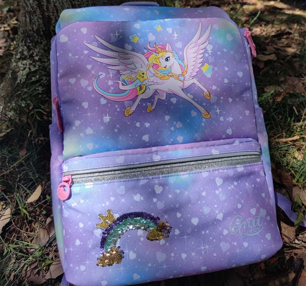 开学季：给家里即将上小学的宝贝闺女买了一个GMT护脊儿童书包，宝贝高兴的蹦了起来。