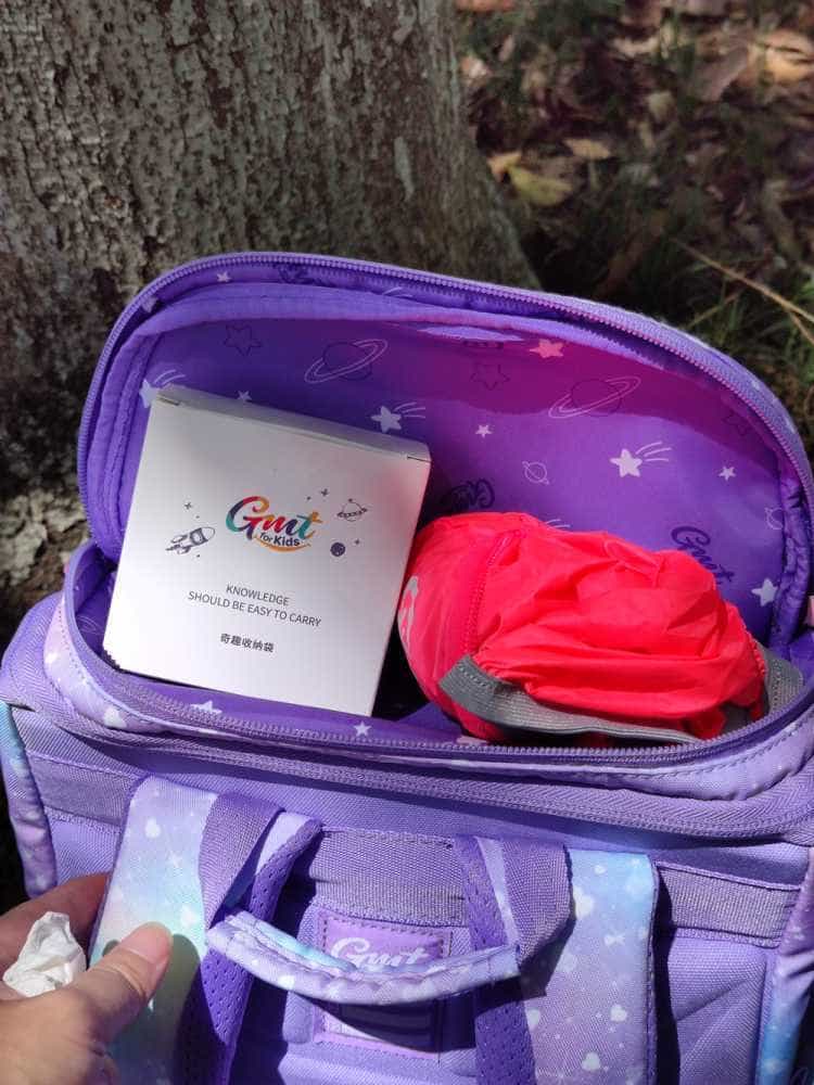 开学季：给家里即将上小学的宝贝闺女买了一个GMT护脊儿童书包，宝贝高兴的蹦了起来。