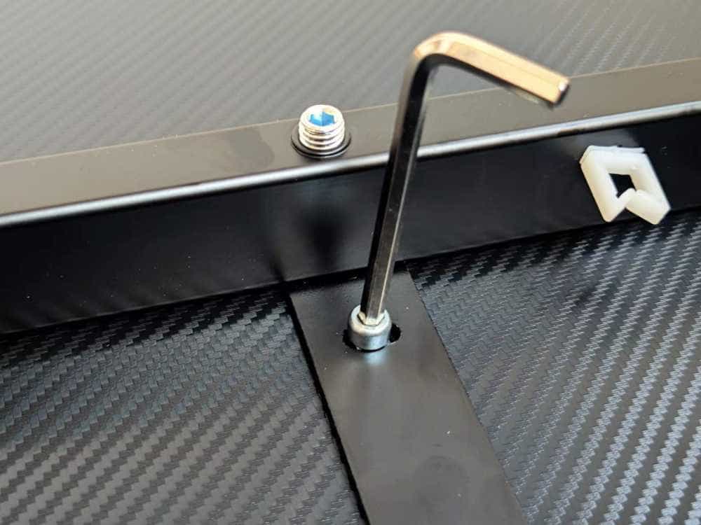 酷炫有型碳纤维纹理:无论办公还是电竞娱乐都非常合适的电动升降桌初体验!