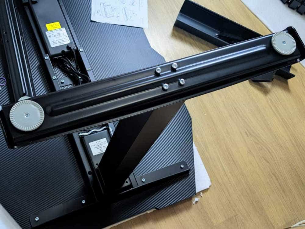 酷炫有型碳纤维纹理:无论办公还是电竞娱乐都非常合适的电动升降桌初体验!