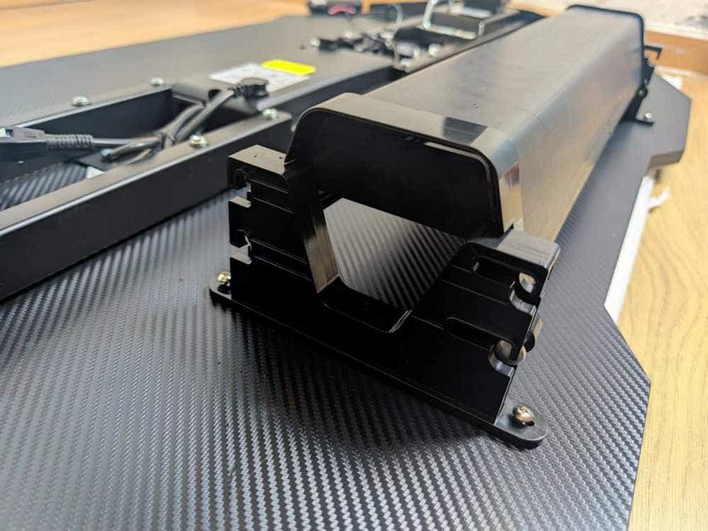 酷炫有型碳纤维纹理:无论办公还是电竞娱乐都非常合适的电动升降桌初体验!