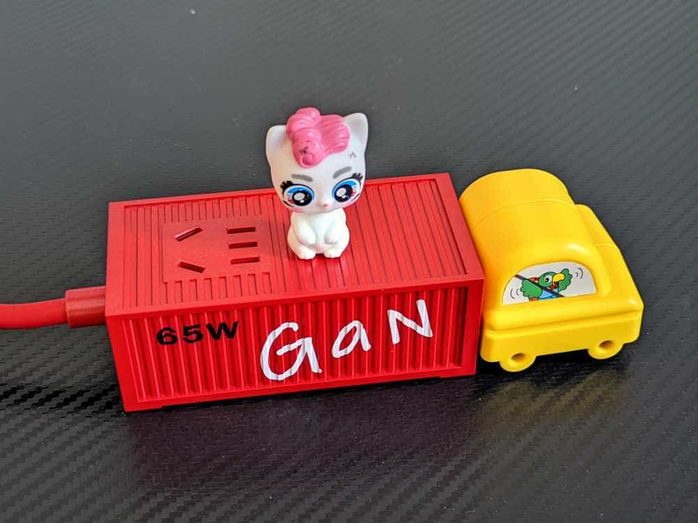 UIBI柚比D65氮化镓快充插座初体验：小巧便携，潮酷集装箱，好用！