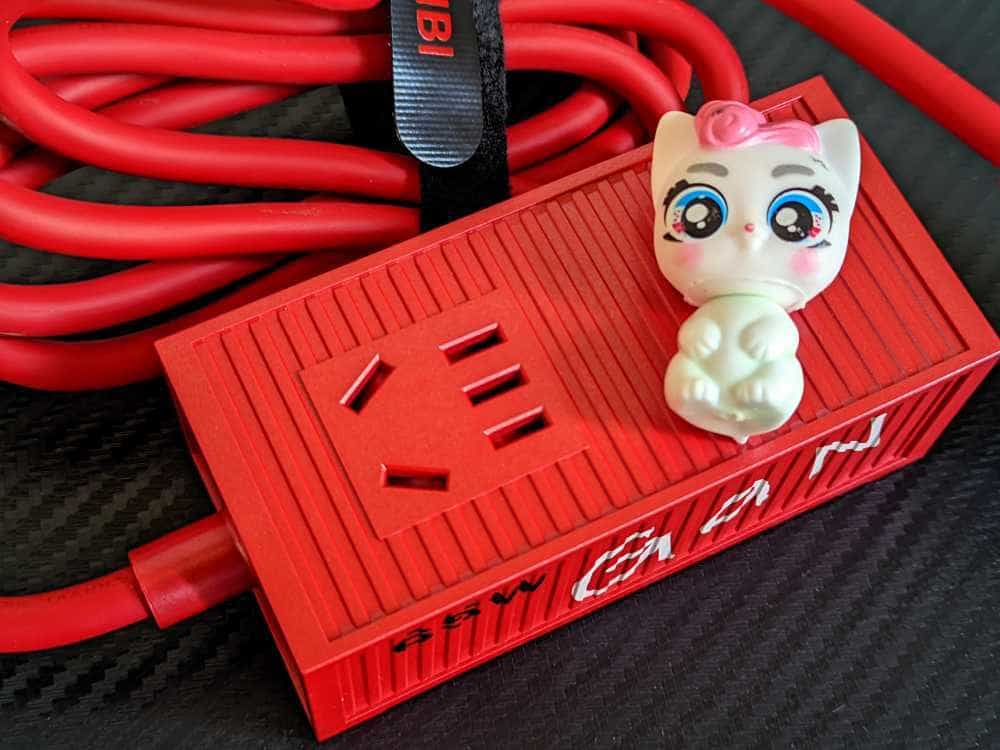 UIBI柚比D65氮化镓快充插座初体验：小巧便携，潮酷集装箱，好用！