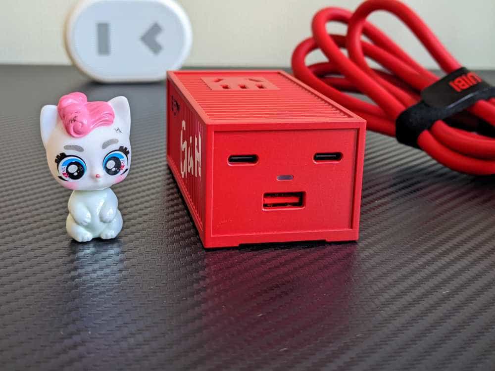 UIBI柚比D65氮化镓快充插座初体验：小巧便携，潮酷集装箱，好用！