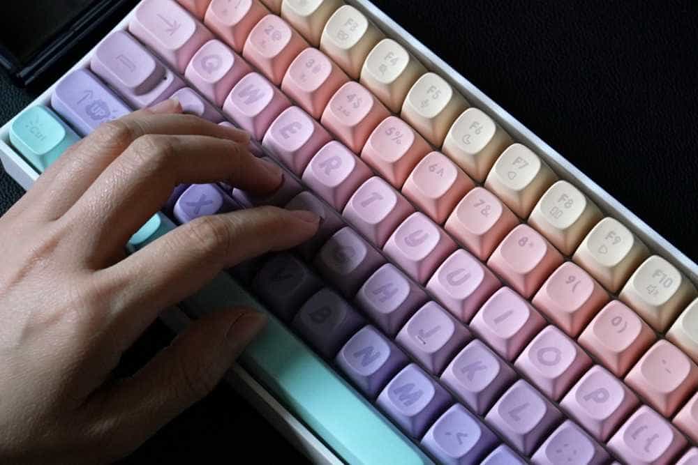 洛斐小翘棉花糖无线机械键盘:软软的、萌萌哒,少女至爱!