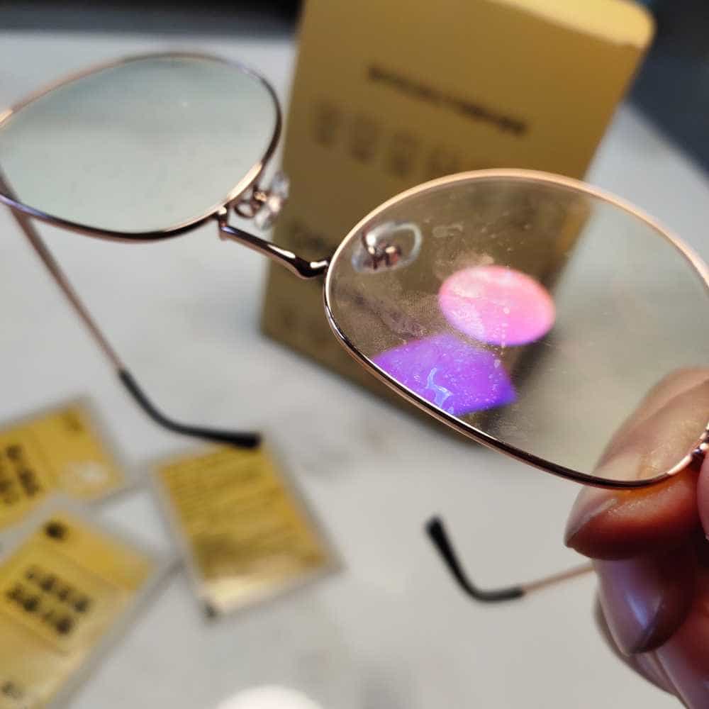 除污祛渍灭菌三效合一，随身便携呵护镜片