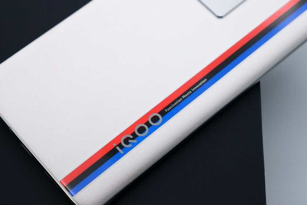 iQOO 11传奇版图赏：“速度美学”的完美展现