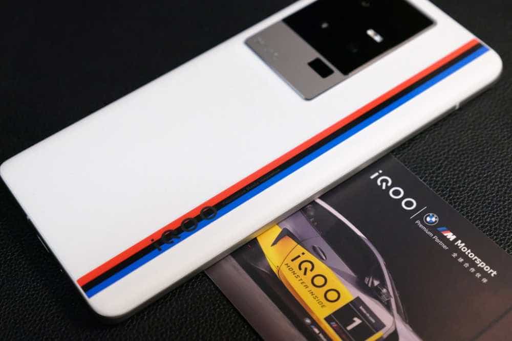 iQOO 11传奇版图赏：“速度美学”的完美展现