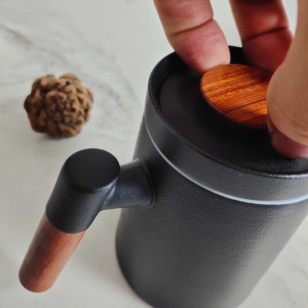 实木质感+茶水分离，平仄木柄泡茶杯真讲究