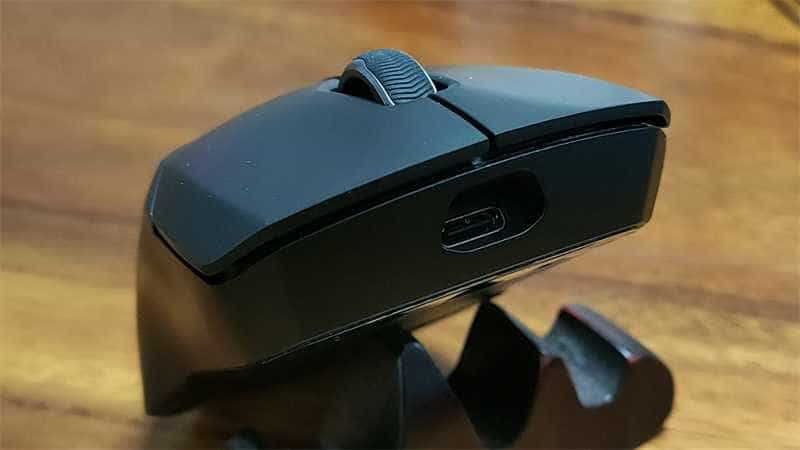 轻量化设计，办公、游戏两相宜：雷柏VT9无线游戏鼠标