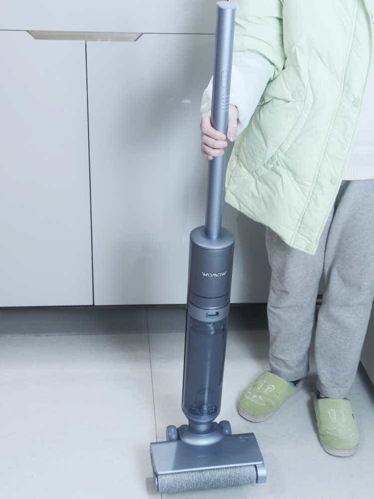 家有调皮萌娃和宠物，轻巧丝滑的万摩尔智能洗地机L11帮我搞定一切，让家里里外外都干净！