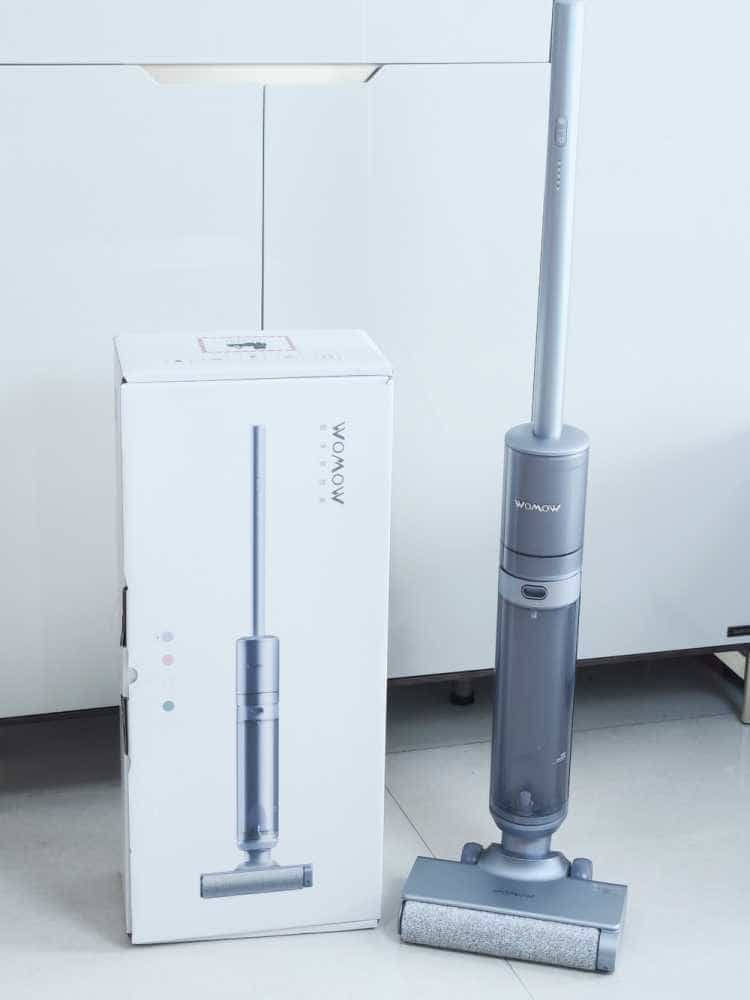 家有调皮萌娃和宠物，轻巧丝滑的万摩尔智能洗地机L11帮我搞定一切，让家里里外外都干净！