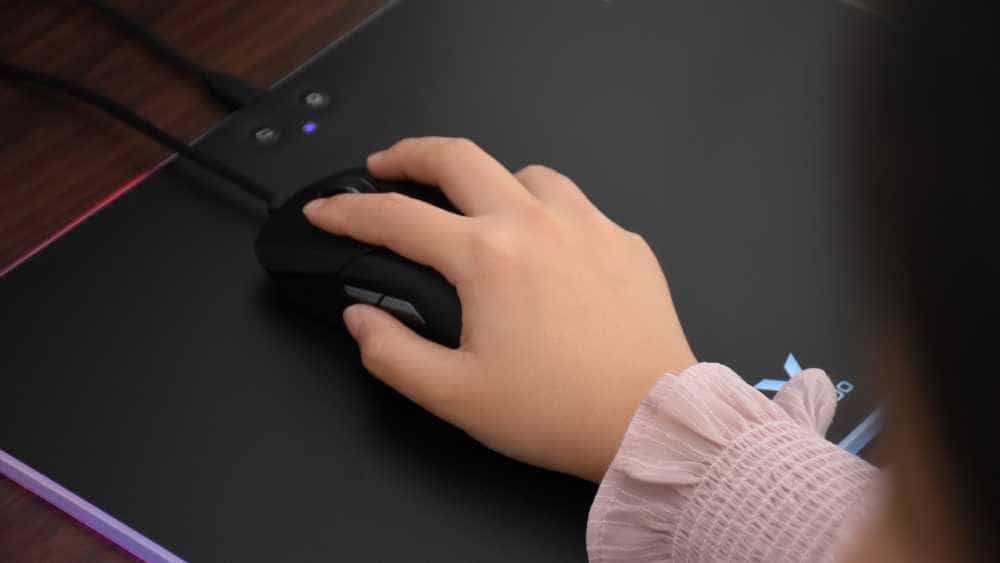 雷柏VT9双模无线游戏鼠标：78克轻巧机身，V+无线游戏技术加持