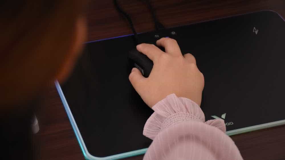 雷柏VT9双模无线游戏鼠标：78克轻巧机身，V+无线游戏技术加持