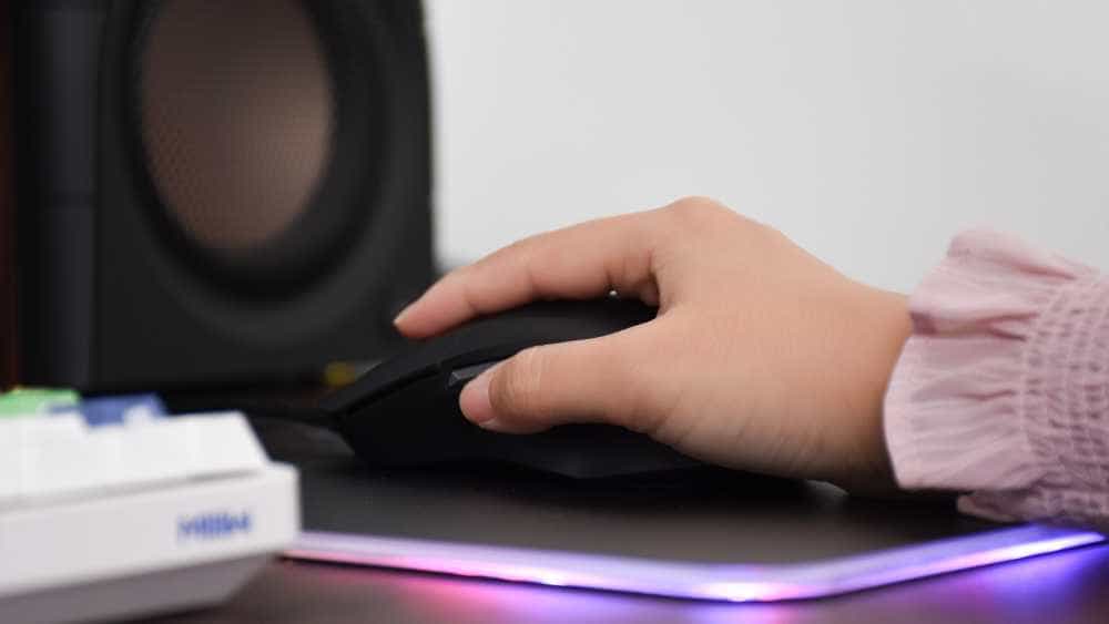 雷柏VT9双模无线游戏鼠标：78克轻巧机身，V+无线游戏技术加持