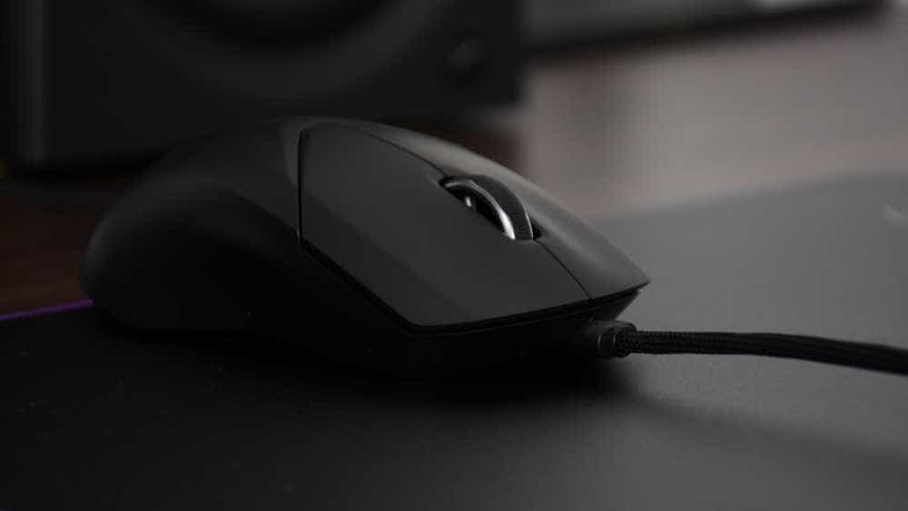 雷柏VT9双模无线游戏鼠标：78克轻巧机身，V+无线游戏技术加持