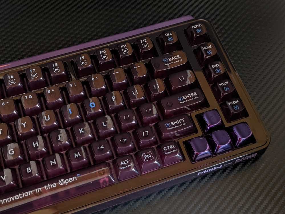 来自外太空的酷炫黑色透明晶体,米物客制化机械键盘BlackIO 83首发评测!