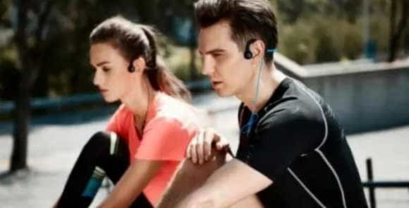 戴骨传导耳机对耳朵有什么危害,骨感耳机的利与弊?