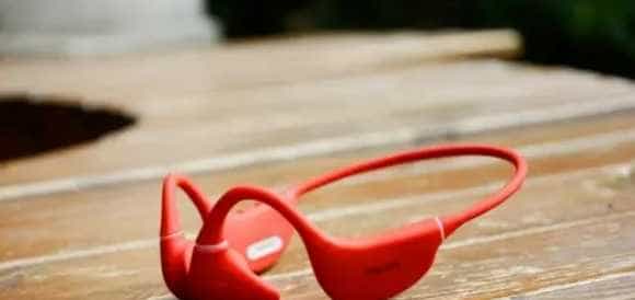 戴骨传导耳机对耳朵有什么危害,骨感耳机的利与弊?