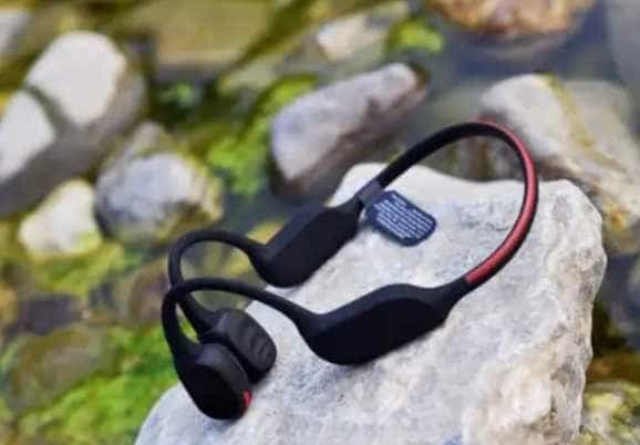 戴骨传导耳机对耳朵有什么危害,骨感耳机的利与弊?