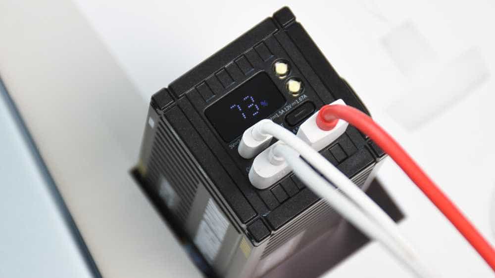 沃品集装箱移动电源:2W毫安大容量,PD快充三口输出