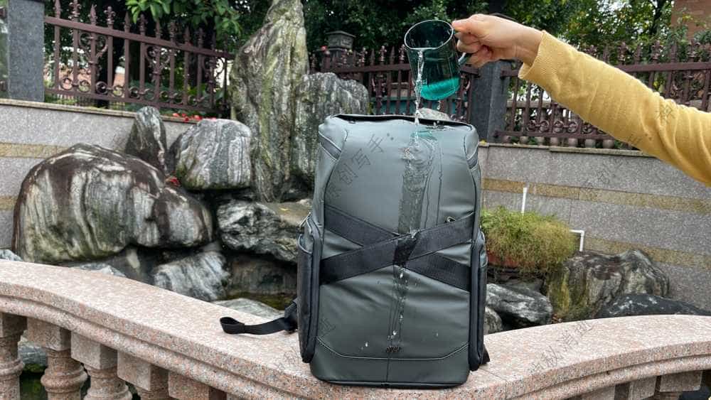 简约舒适人性化,我的通勤伴侣超能装-光影行星『纪元』双肩背包使用体验分享